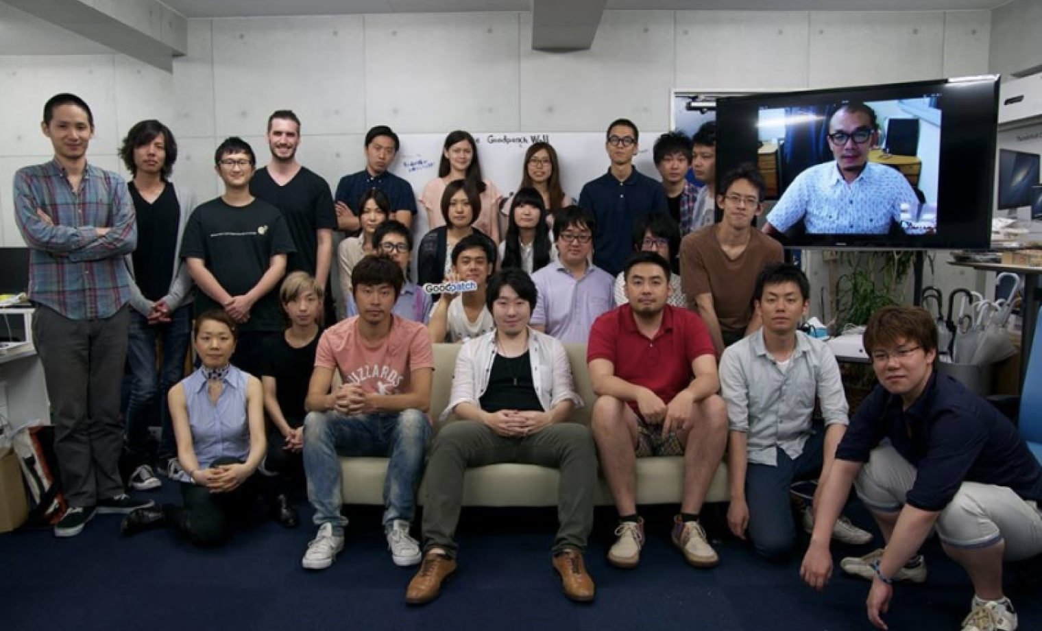 創業期に約30人規模へ成長した当時のメンバー集合写真